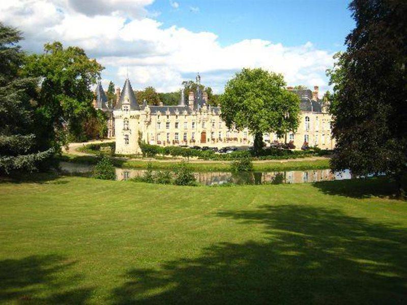 Chateau D'Esclimont Hotel Saint-Symphorien-le-Chateau Exterior photo